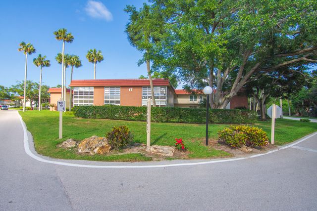 17 Vista Palm Lane 205, Vero Beach, FL 32962