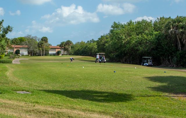 17 Vista Palm Lane 205, Vero Beach, FL 32962