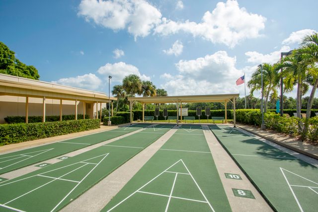 17 Vista Palm Lane 205, Vero Beach, FL 32962