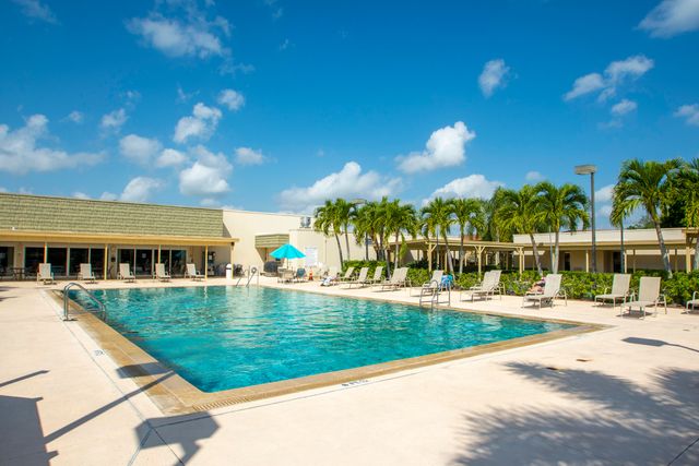 17 Vista Palm Lane 205, Vero Beach, FL 32962