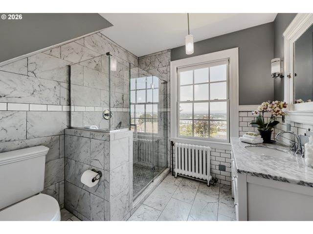2833 Nw CUMBERLAND Rd, Portland, OR 97210