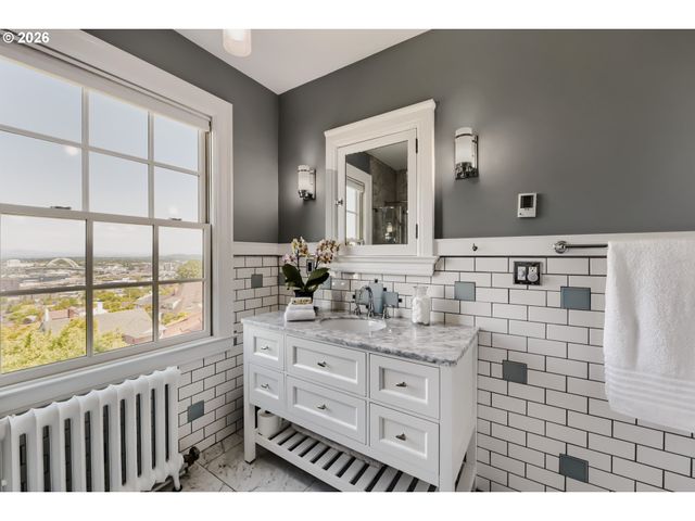 2833 Nw CUMBERLAND Rd, Portland, OR 97210