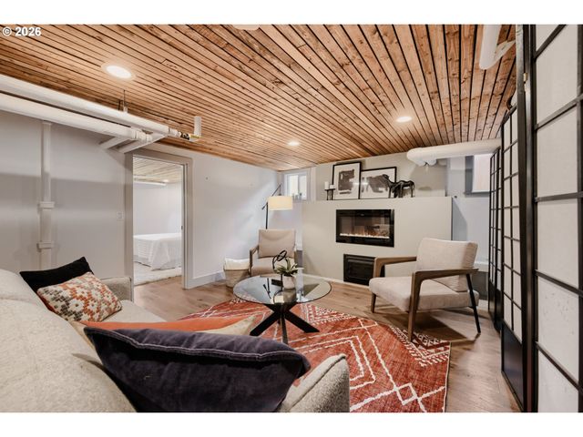 2833 Nw CUMBERLAND Rd, Portland, OR 97210