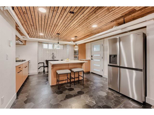 2833 Nw CUMBERLAND Rd, Portland, OR 97210