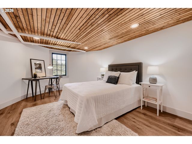 2833 Nw CUMBERLAND Rd, Portland, OR 97210