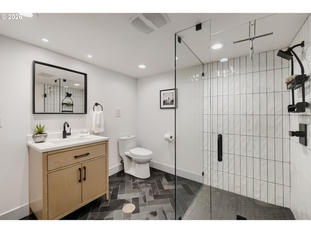 2833 Nw CUMBERLAND Rd, Portland, OR 97210