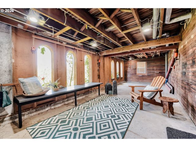 2833 Nw CUMBERLAND Rd, Portland, OR 97210