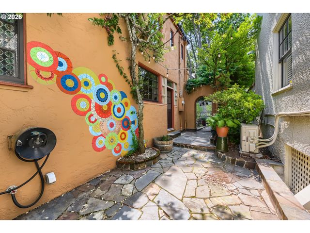 2833 Nw CUMBERLAND Rd, Portland, OR 97210