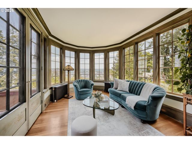 2833 Nw CUMBERLAND Rd, Portland, OR 97210