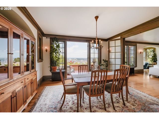 2833 Nw CUMBERLAND Rd, Portland, OR 97210
