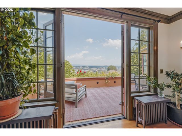 2833 Nw CUMBERLAND Rd, Portland, OR 97210