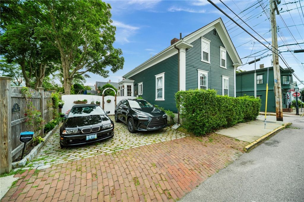 43 Poplar Street, Newport, RI 02840