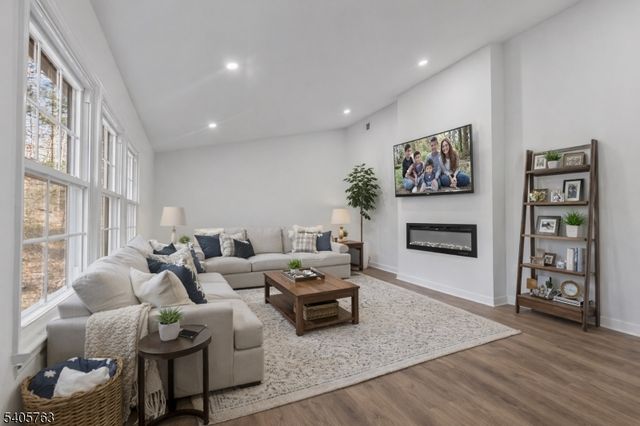 7 Winding Way, White Twp., NJ 07823