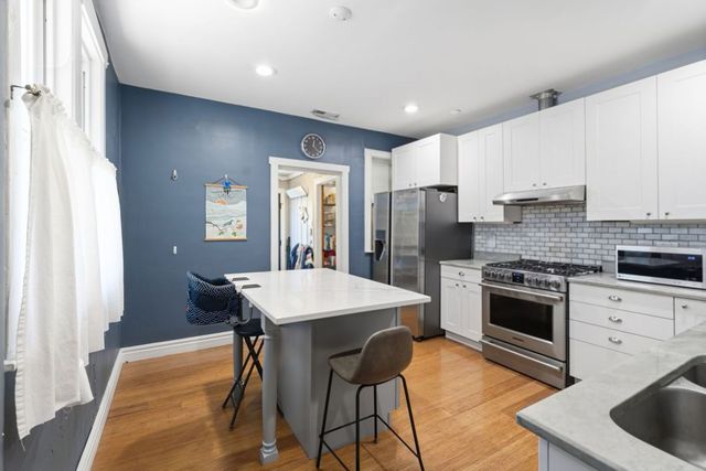 2924 W Giddings Street, Chicago, IL 60625