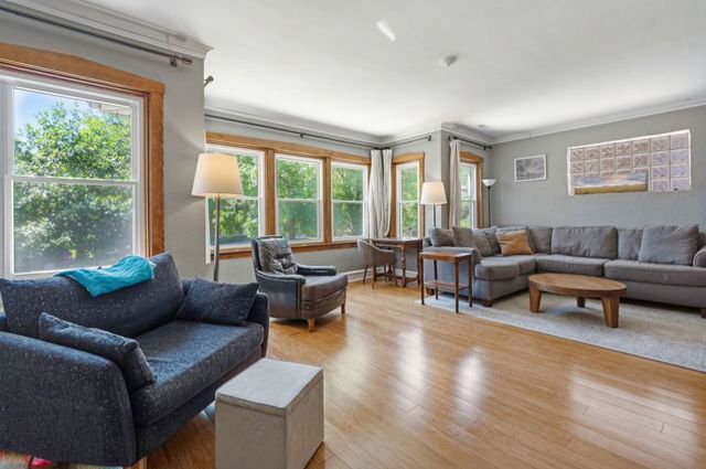 2924 W Giddings Street, Chicago, IL 60625