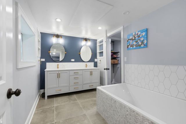 2924 W Giddings Street, Chicago, IL 60625