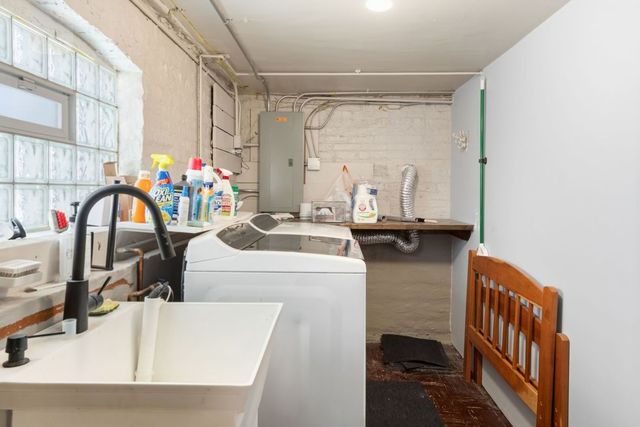 2924 W Giddings Street, Chicago, IL 60625