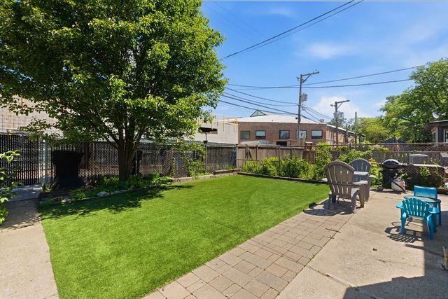 2924 W Giddings Street, Chicago, IL 60625