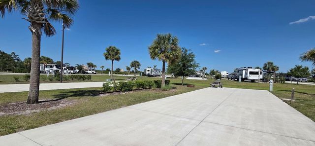 33 TIKI TURN HYW 630 E, Lake Wales, FL 33898