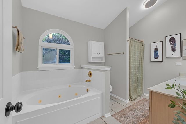794 White Pine Circle, Lake In The Hills, IL 60156