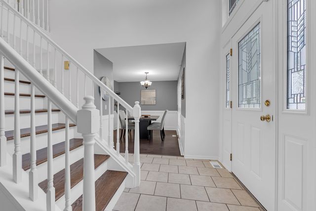 794 White Pine Circle, Lake In The Hills, IL 60156
