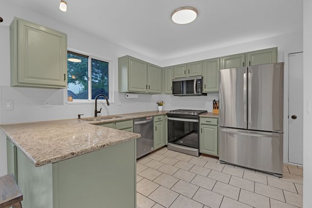 794 White Pine Circle, Lake In The Hills, IL 60156