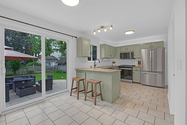 794 White Pine Circle, Lake In The Hills, IL 60156