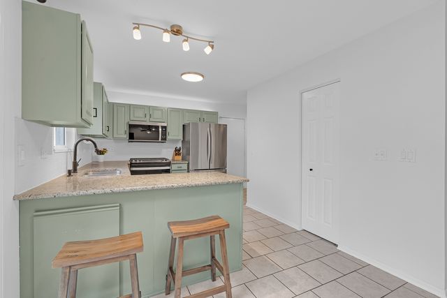794 White Pine Circle, Lake In The Hills, IL 60156