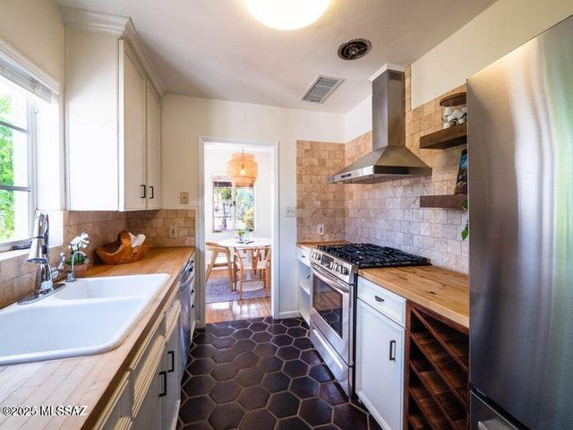 1700 N Winstel Boulevard, Tucson, AZ 85716