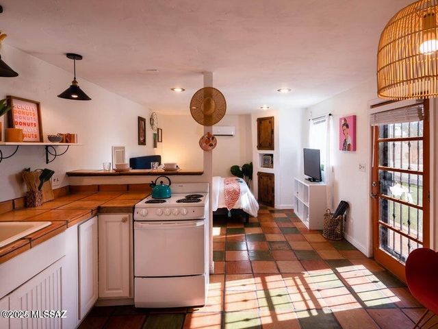 1700 N Winstel Boulevard, Tucson, AZ 85716