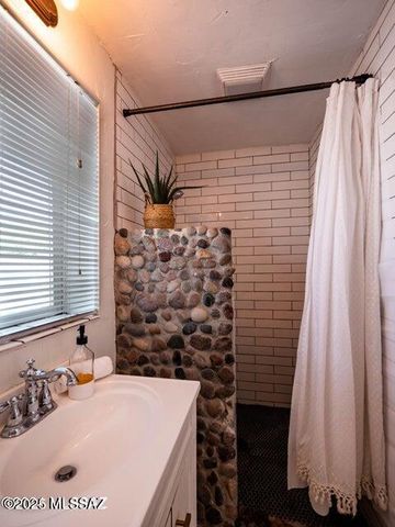 1700 N Winstel Boulevard, Tucson, AZ 85716