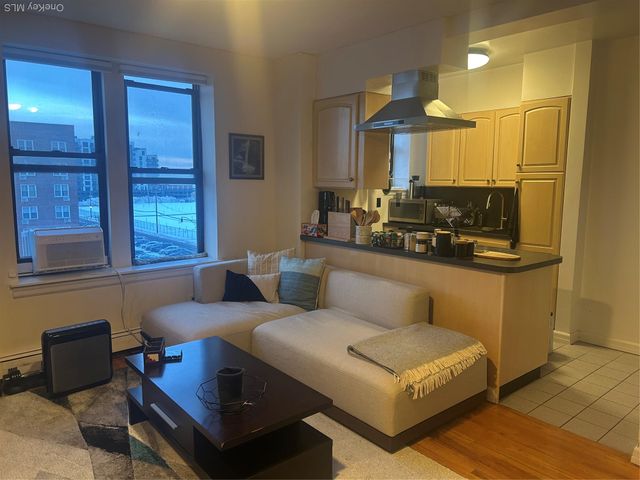 25 W Broadway 503, Long Beach, NY 11561