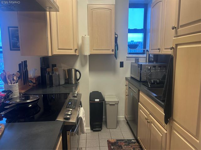 25 W Broadway 503, Long Beach, NY 11561