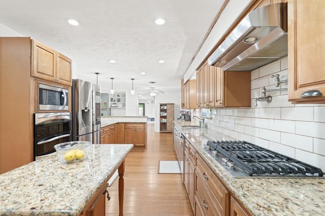 1801 Mcginnis Drive, Pearland, TX 77581