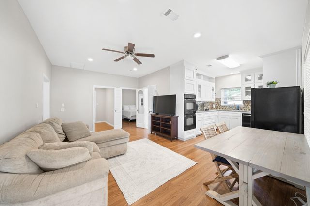 1801 Mcginnis Drive, Pearland, TX 77581