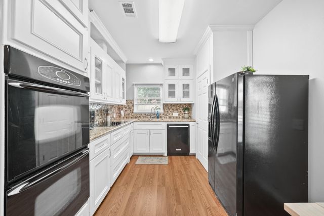 1801 Mcginnis Drive, Pearland, TX 77581