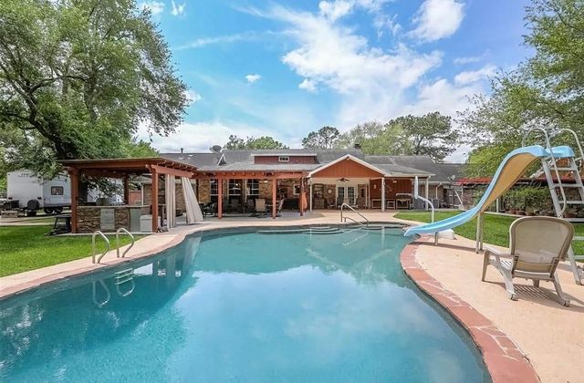 1801 Mcginnis Drive, Pearland, TX 77581