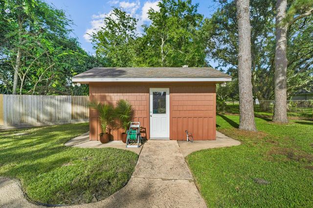1801 Mcginnis Drive, Pearland, TX 77581