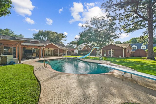 1801 Mcginnis Drive, Pearland, TX 77581