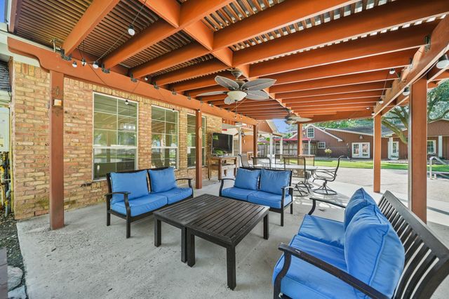 1801 Mcginnis Drive, Pearland, TX 77581