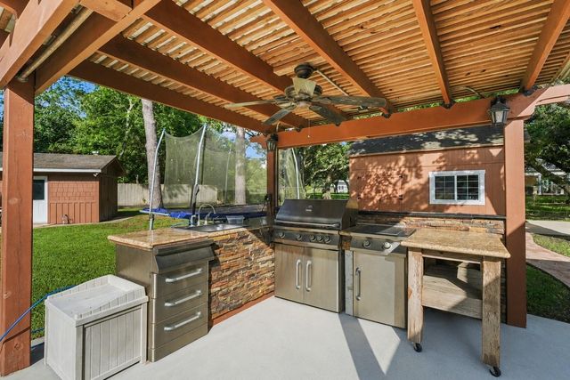 1801 Mcginnis Drive, Pearland, TX 77581