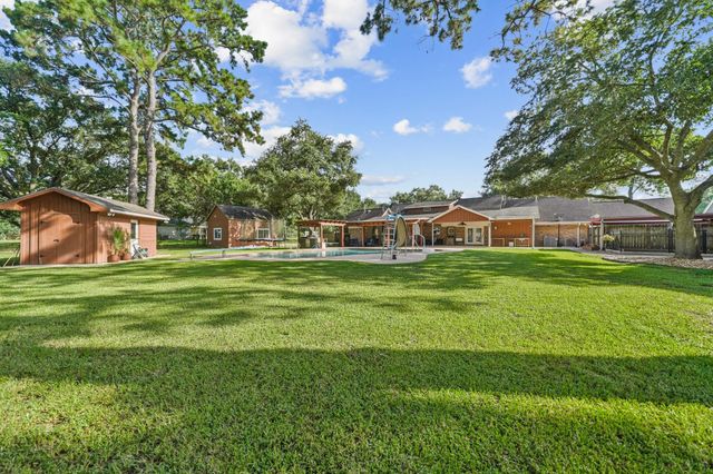 1801 Mcginnis Drive, Pearland, TX 77581