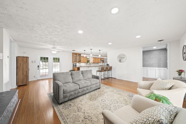 1801 Mcginnis Drive, Pearland, TX 77581