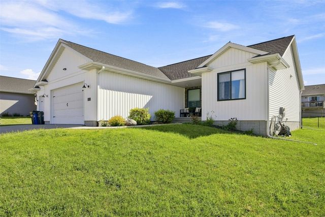 1623 Bobcat Drive NW, Cedar Rapids, IA 52405