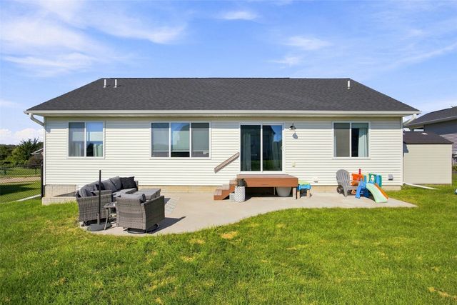 1623 Bobcat Drive NW, Cedar Rapids, IA 52405