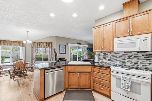 1620 Edgevale Avenue, Medford, OR 97504