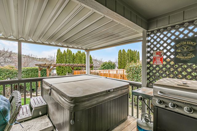 1620 Edgevale Avenue, Medford, OR 97504