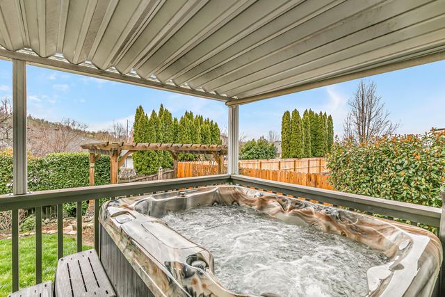 1620 Edgevale Avenue, Medford, OR 97504