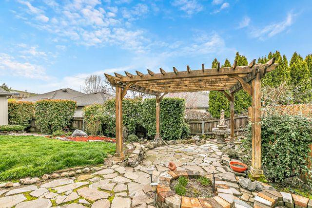 1620 Edgevale Avenue, Medford, OR 97504