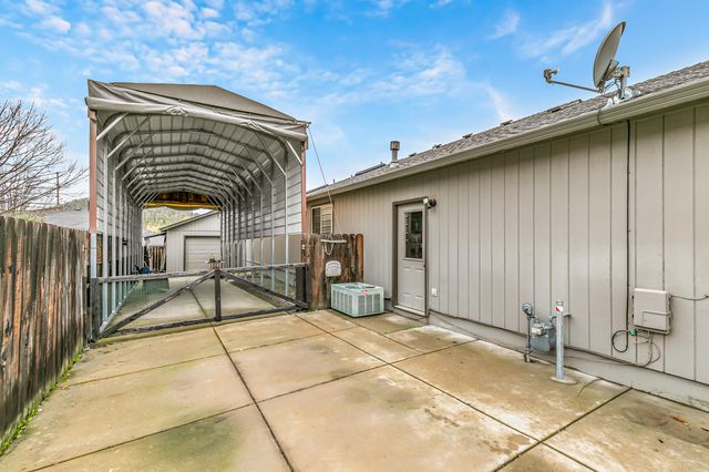 1620 Edgevale Avenue, Medford, OR 97504